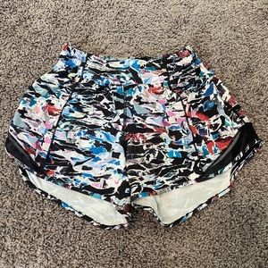 Lululemon Hitty Hot (4inch) size 4 (liner cut out!)